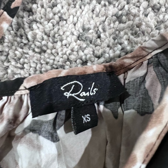 Rails Rosie Floral Smocked Peplum Short Sleeve Top In Sepia Roses Brown Size XS - Picture 9 of 11